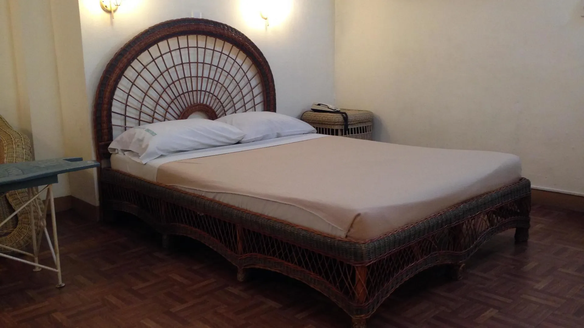 Marlim Hotel Angeles 3*,  Philippines